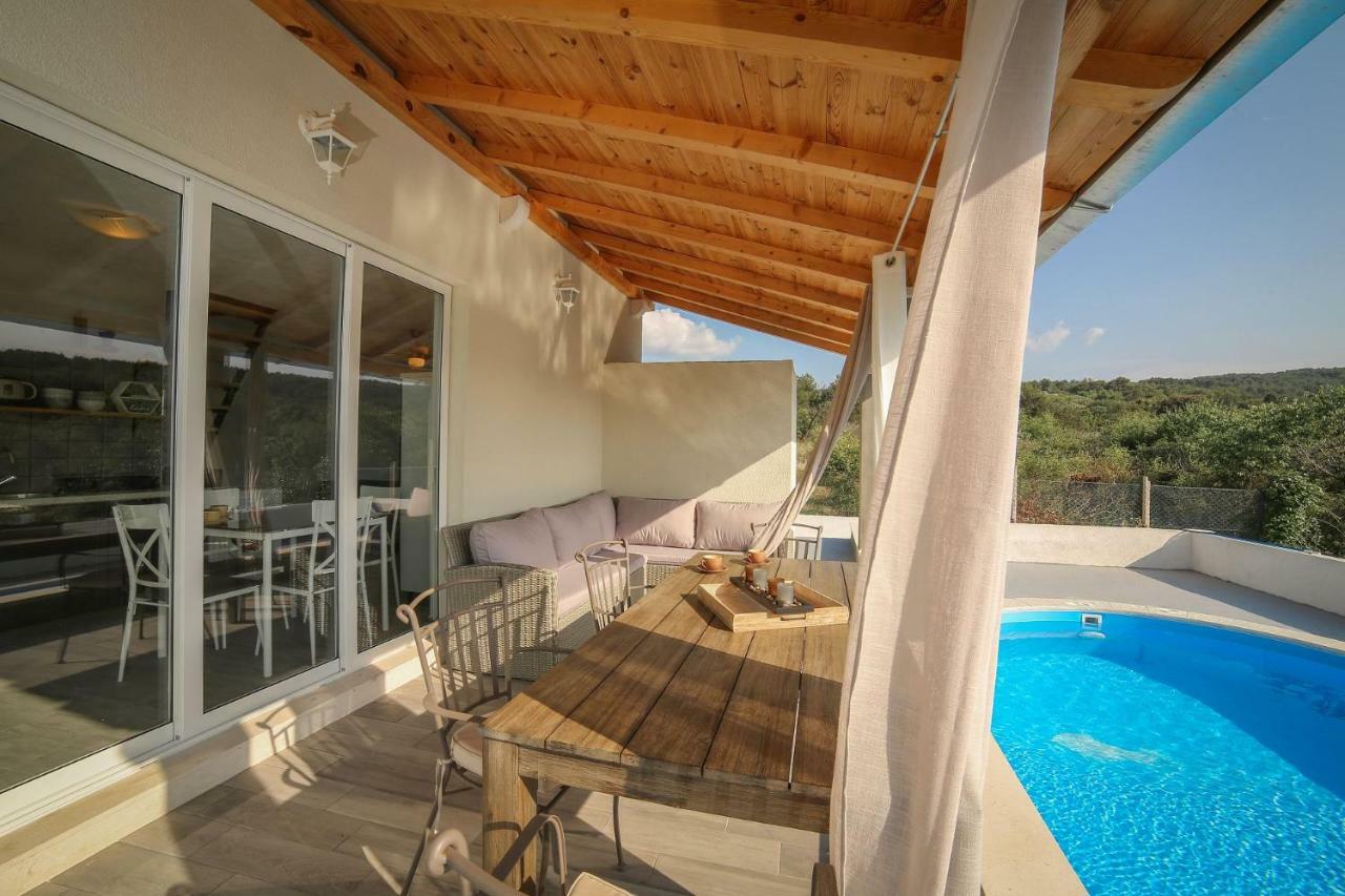 Villa Baras Garden - House With Pool Mirca  Exterior photo